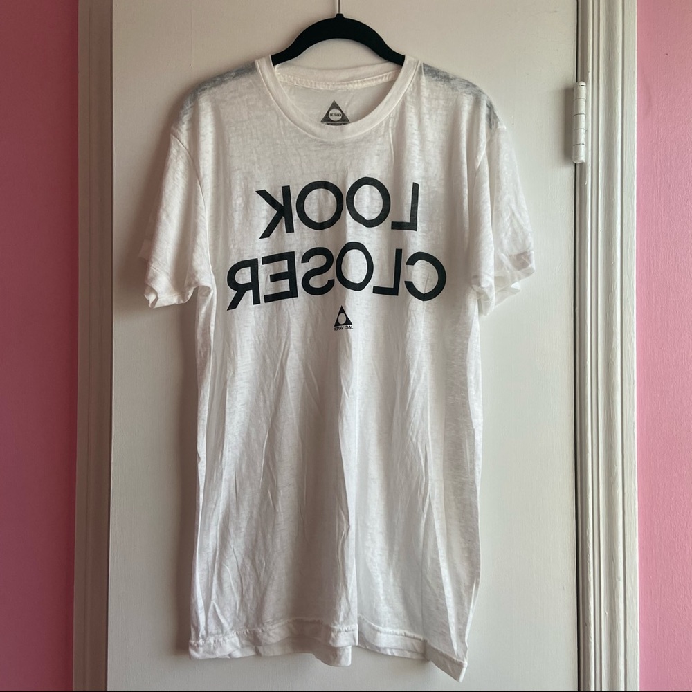 Jac Vanek “Look Closer” Tee - M